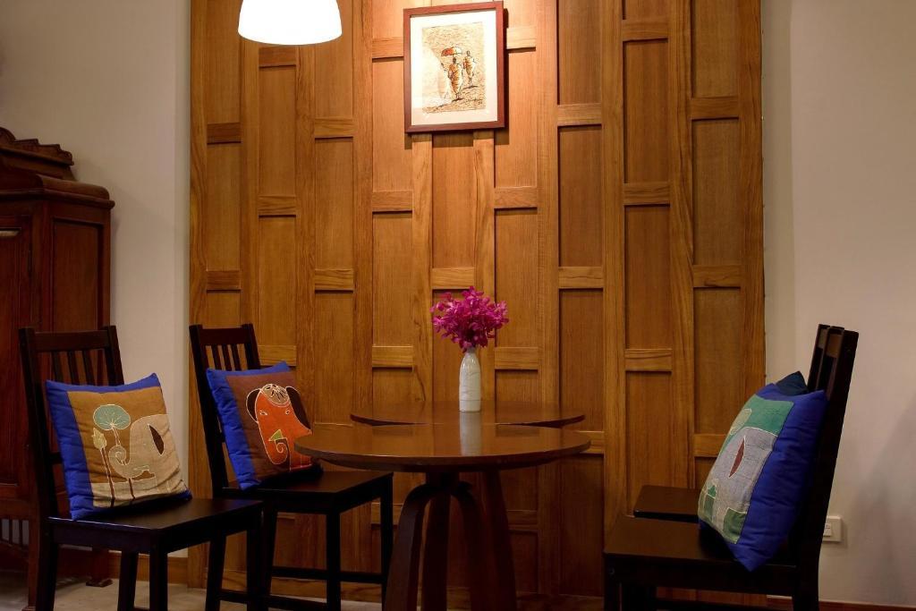 Baan Dinso Hostel@Ratchadamnoen Bangkok Exterior photo